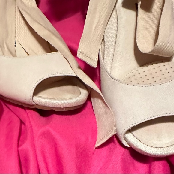 Tsubo Novelle Wedge Sandals Champagne color 4” heel - Picture 6 of 6